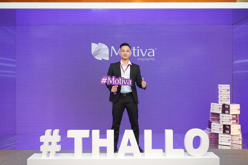 Photo of Dr. Cong Phan as a guest at the launch ceremony of the new breast implant product of the US brand Motiva